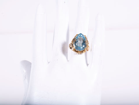 Ladies 18k Yellow Gold Pale Blue Pear Shaped Aquamarine Ring