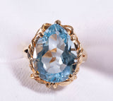 Ladies 18k Yellow Gold Pale Blue Pear Shaped Aquamarine Ring