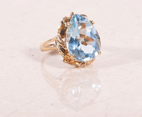 Ladies 18k Yellow Gold Pale Blue Pear Shaped Aquamarine Ring