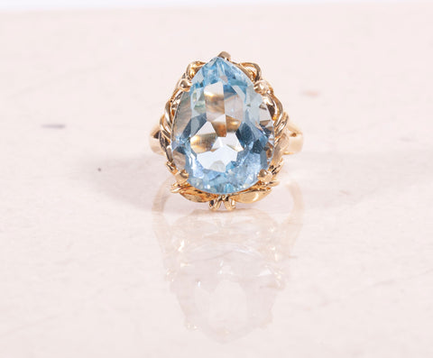 Ladies 18k Yellow Gold Pale Blue Pear Shaped Aquamarine Ring