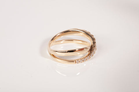 Ladies 14k Yellow Gold Criss-Cross Diamond Ring