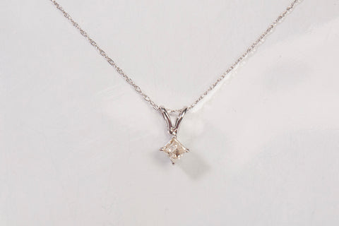 Ladies 14k White Gold Princess Cut Diamond Necklace 18"