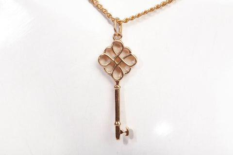 Ladies 18k Yellow Gold Knot Key Pendant