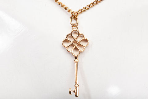 Ladies 18k Yellow Gold Knot Key Pendant