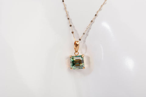 Ladies 18k Yellow Gold Asscher Cut Synthetic Alexandrite Pendant Necklace