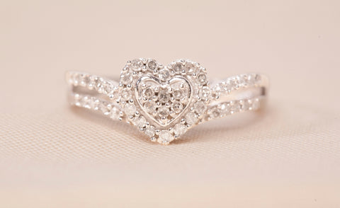 Ladies 10k White Gold Multi-Diamond Heart Frame Ring