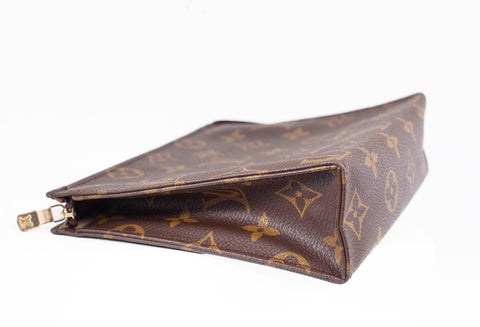 Authentic LOUIS VUITTON Monogram Canvas Toiletry 19