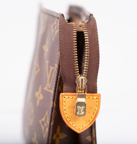 Authentic LOUIS VUITTON Monogram Canvas Toiletry 19