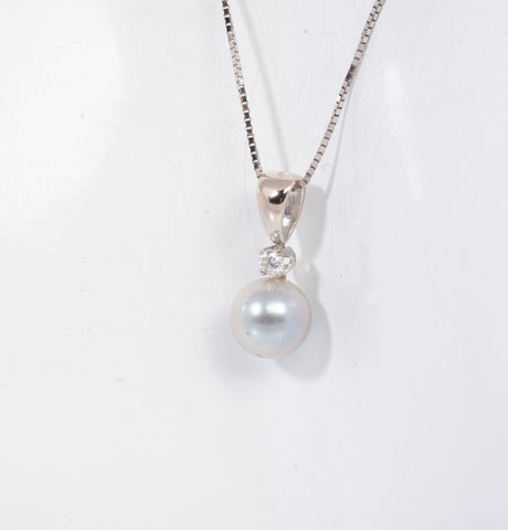 Ladies 14k White Gold Silver Saltwater Pearl with Diamond Accent Pendant