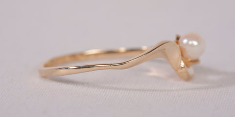 Ladies 10k Yellow Gold Dainty Pearl Ring