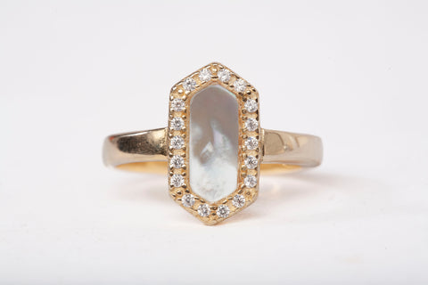 Ladies 14k Yellow Gold Synthetic Mother of Pearl Elongated Hexagon Cocktail Ring