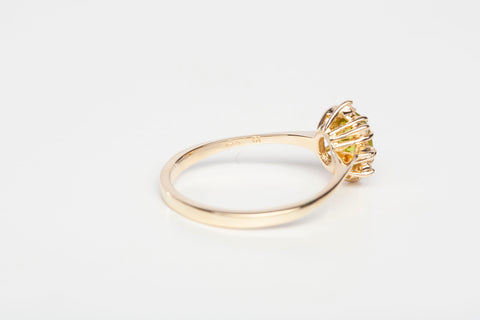 Ladies 14k Yellow Gold Peridot & Diamond Ring Size 9.75