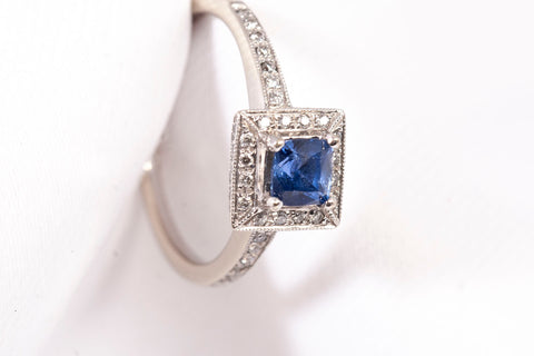 Ladies 18k White Gold Princess Cut Blue Sapphire Diamond Halo Accent Ring 0.145CTW