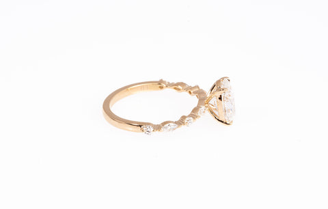Brand New 14k Gold The Lindsey Set Lab Grown 2.02 CT Oval Cut Engagement Ring