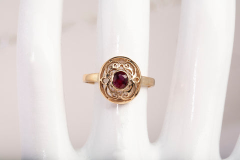 Ladies 14k Yellow Gold Ruby Filigree Ring