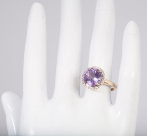 Ladies 14k Yellow Gold Amethyst & Diamond Accents Ring