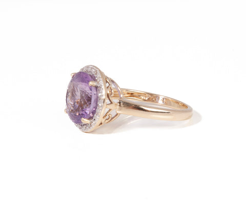 Ladies 14k Yellow Gold Amethyst & Diamond Accents Ring