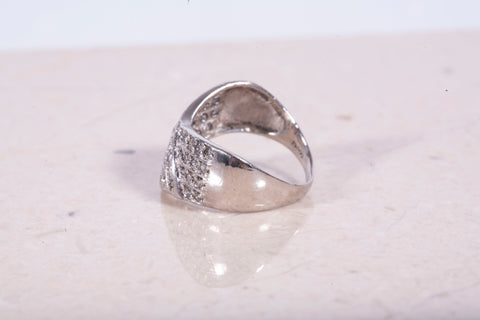 Stunning .900 Platinum Chevron Round Cut Diamond Band