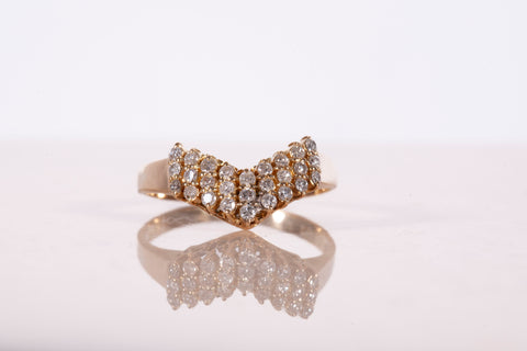 Stunning 18k Yellow Gold Chevron Diamond Ring