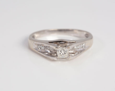 Ladies 14k White Gold Princess Cut Diamond Engagement Ring