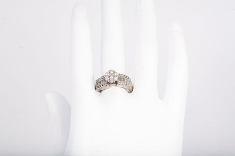 Ladies 14k White Gold .72TCW Diamond Flower Cluster Engagement Ring Size 7.5