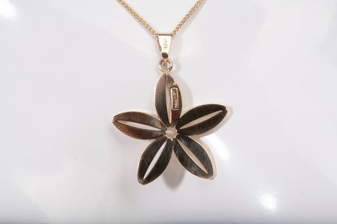 Ladies 14k Yellow Gold Flower Pendant
