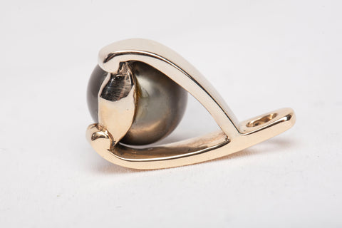 Ladies 14k Yellow Gold Tahitian Black Pearl Pendant