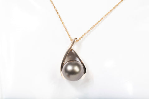 Ladies 14k Yellow Gold Tahitian Black Pearl Pendant