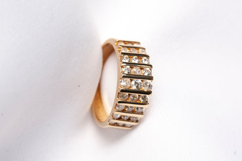 Dazzling Chunky 14k Gold Ring w/ Cubic Zirconia Accents - Size 6.5