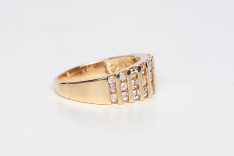 Dazzling Chunky 14k Gold Ring w/ Cubic Zirconia Accents - Size 6.5