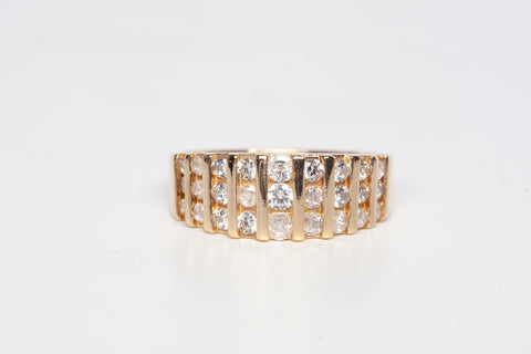 Dazzling Chunky 14k Gold Ring w/ Cubic Zirconia Accents - Size 6.5