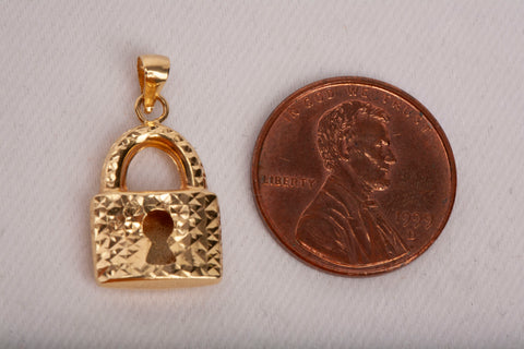 Ladies 18k Yellow Gold Lock Charm Pendant