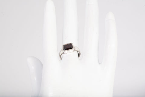 Ladies Sterling Silver .925 Bezel Garnet Ring Size 5.5