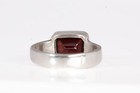 Ladies Sterling Silver .925 Bezel Garnet Ring Size 5.5