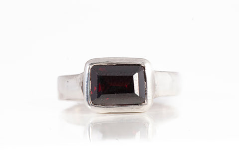 Ladies Sterling Silver .925 Bezel Garnet Ring Size 5.5
