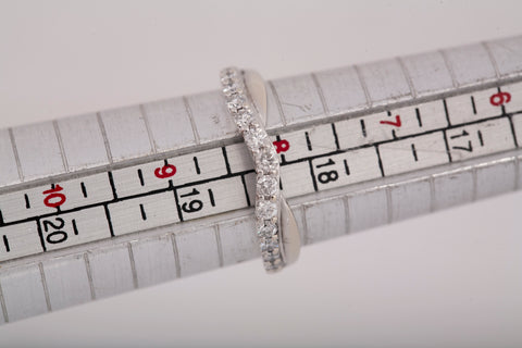 Ladies 14k White Gold Chevron Diamond Ring Size 8.5