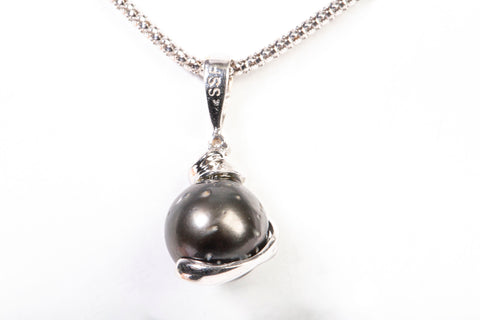 Ladies 14k White Gold Tahitian Black Pearl with Diamond Accent Pendant Necklace