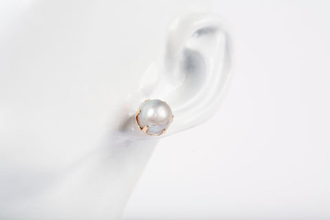 Ladies 14k Yellow Gold Tahitian Pearl Stud Earrings